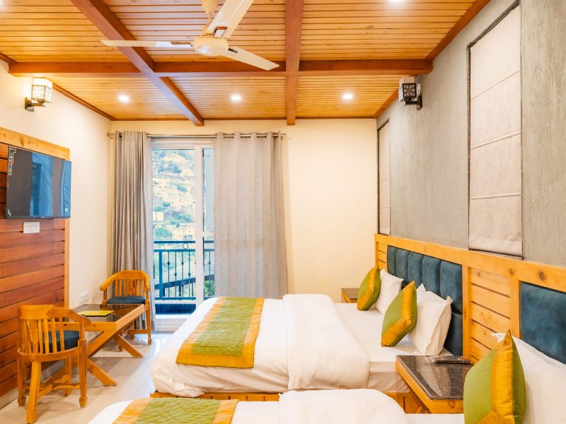Family Nest With Balcony View
